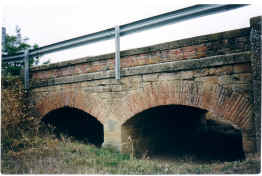 puente antiguo.jpg (299666 bytes)